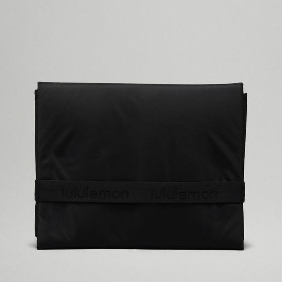 Lululemon New Parent Backpack in Black/Silver Drop - Picture 8 of 11